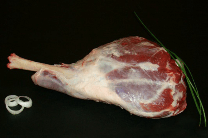 Gigot d'Agneau entier avec Os 2,7KG 1 gigot d'agneau entier avec os